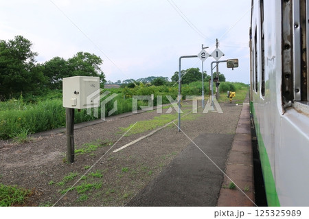 JR北海道、函館本線の森駅から八雲駅までの普通列車車窓風景(2023年夏曇り空) JR北海道、函館本線の森駅から八雲駅までの普通列車車窓風景(2023年夏曇り空) 125325989
