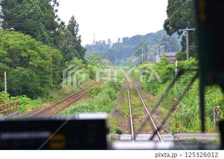 JR北海道、函館本線の森駅から八雲駅までの普通列車車窓風景(2023年夏曇り空) JR北海道、函館本線の森駅から八雲駅までの普通列車車窓風景(2023年夏曇り空) 125326012