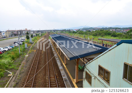 JR北海道、函館本線の八雲駅から長万部駅までの普通列車車窓風景(2023年夏曇り空) JR北海道、函館本線の八雲駅から長万部駅までの普通列車車窓風景(2023年夏曇り空) 125326623