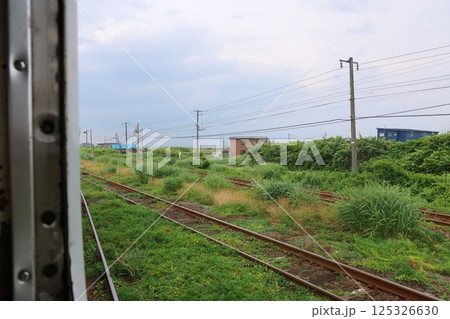 JR北海道、函館本線の八雲駅から長万部駅までの普通列車車窓風景(2023年夏曇り空) JR北海道、函館本線の八雲駅から長万部駅までの普通列車車窓風景(2023年夏曇り空) 125326630