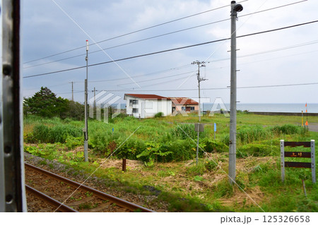 JR北海道、函館本線の八雲駅から長万部駅までの普通列車車窓風景(2023年夏曇り空) JR北海道、函館本線の八雲駅から長万部駅までの普通列車車窓風景(2023年夏曇り空) 125326658