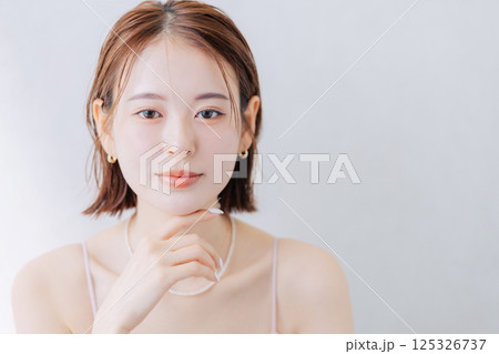 若い女性のビューティーイメージ 若い女性のビューティーイメージ 125326737