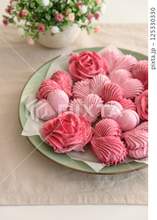 Rose and heart shape marshmallow. Valentine's Day celebration 125330330