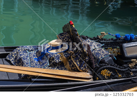 Decorative Gondola Seat with Hat and Oars 125332703