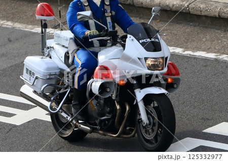パトロール中の白バイ イメージ 125332977