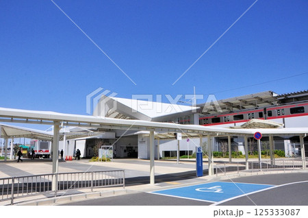 JR京葉線の幕張豊砂駅 125333087