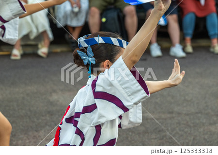 阿波踊りの熱い夜 125333318