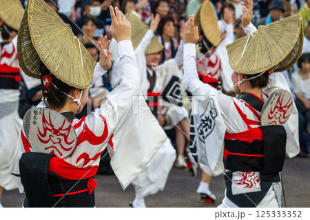 阿波踊りの熱い夜 125333352