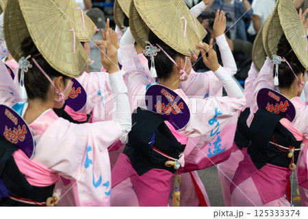 阿波踊りの熱い夜 125333374