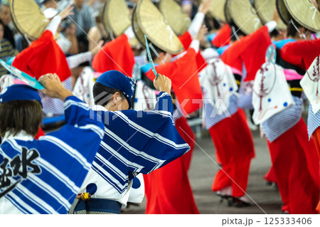 阿波踊りの熱い夜 125333406