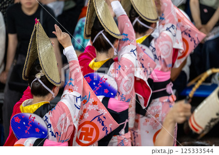 阿波踊りの熱い夜 125333544