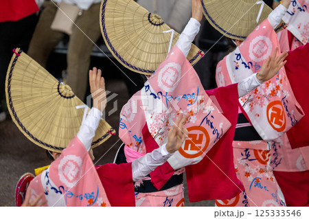 阿波踊りの熱い夜 125333546