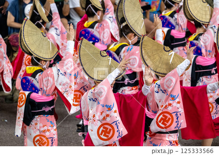 阿波踊りの熱い夜 125333566