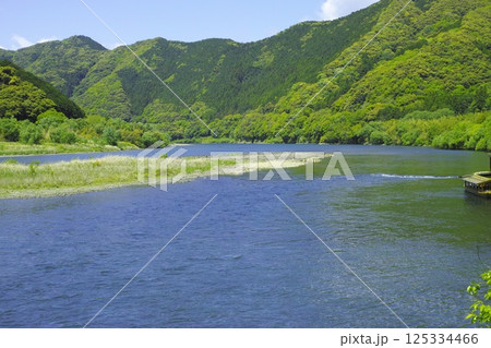 高知県四万十市佐田沈下橋から上流 125334466
