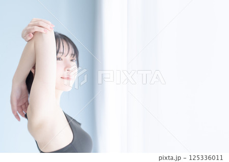 爽やかな美容整形で受ける脇脱毛のイメージ 125336011