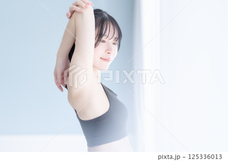 爽やかな美容整形で受ける脇脱毛のイメージ 125336013