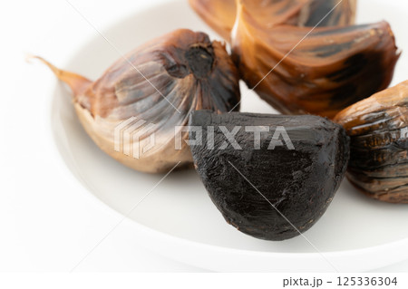 黒にんにくのクローズアップ 125336304