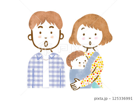 赤ちゃんを抱っこするお母さんとお父さんの家族イラスト(驚いた顔・上半身) 赤ちゃんを抱っこするお母さんとお父さんの家族イラスト(驚いた顔・上半身) 125336991
