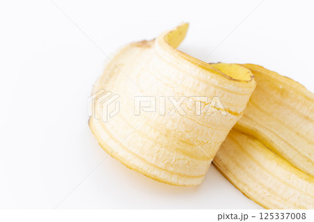 バナナの皮の内側のクローズアップ 125337008