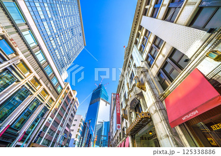 日本の東京都市景観4月21日。日本橋一丁目の再開発事業などを望む。新時代に…＝令和7年 125338886