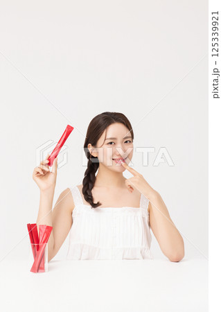Portrait of young woman posing with health supplement products 125339921