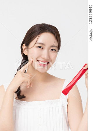 Portrait of young woman posing with health supplement products 125339949
