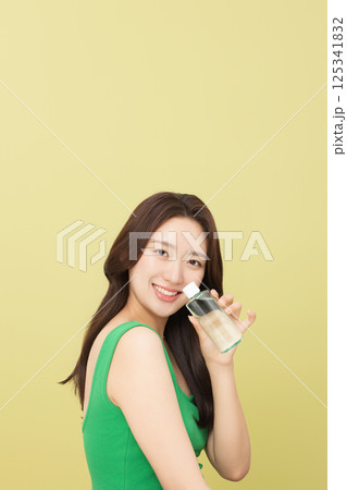A pretty woman holding eco-friendly basic cosmetics A pretty woman holding eco-friendly basic cosmetics 125341832