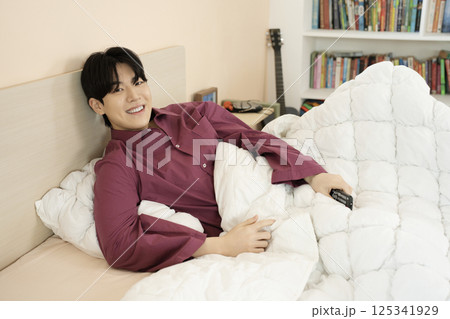 A family traveling together 125341929