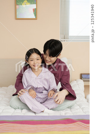 A family playing an LP A family playing an LP 125341940