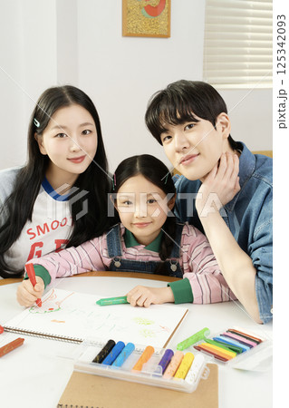 Portrait of a family lying in bed 125342093