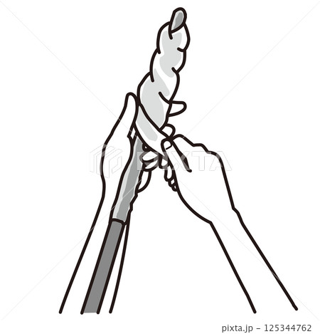 棒パンの生地を棒に巻きつけている手　モノクロイラスト 125344762