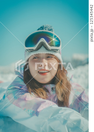 snowboarding 125345442