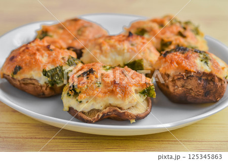 椎茸の鶏ひき肉焼き 125345863