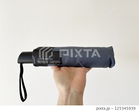 晴雨兼用の折り畳み傘 晴雨兼用の折り畳み傘 125345939