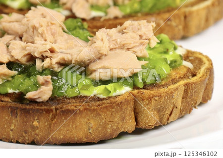 crispy toast with tuna and pickles, close up crispy toast with tuna and pickles, close up 125346102