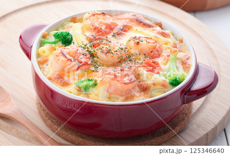 こんがり焼き上げた 海老グラタン こんがり焼き上げた 海老グラタン 125346640