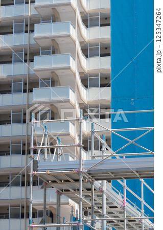 マンションの建設現場 125347264