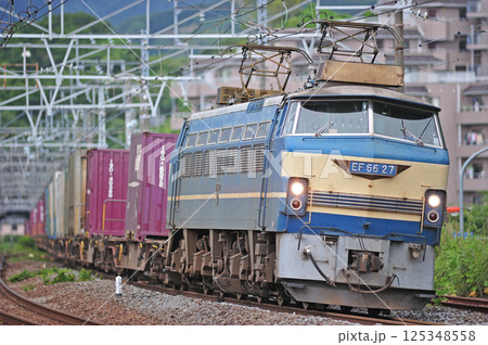 東海道本線　真鶴　JR貨物　EF66-27（吹田） 125348558