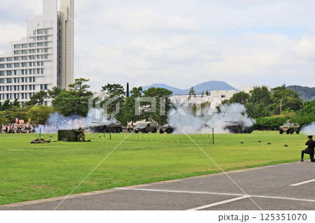 陸上自衛隊小倉駐屯地で一般公開された模擬戦闘訓練 陸上自衛隊小倉駐屯地で一般公開された模擬戦闘訓練 125351070