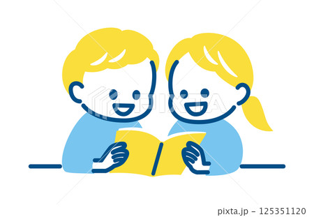 仲良く一緒に本を読む友だち 仲良く一緒に本を読む友だち 125351120