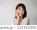 ミドル女性のビューティーイメージ 125352050
