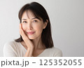 ミドル女性のビューティーイメージ 125352055