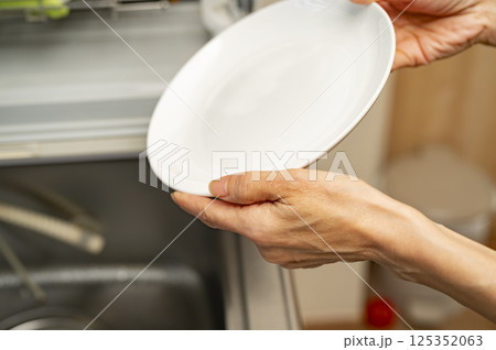 有ると便利節水にもなる食洗機 125352063