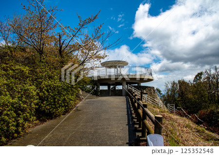 灰ヶ峰山頂にある展望台 灰ヶ峰山頂にある展望台 125352548