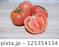 新鮮なトマト 125354134