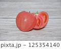 カットされたトマト 125354140