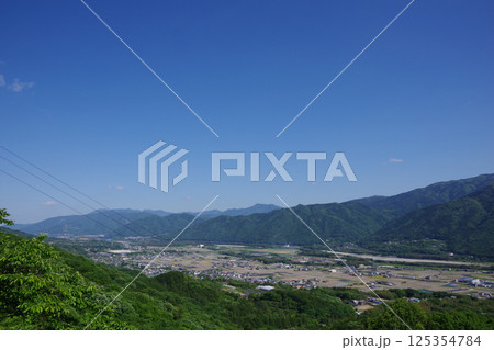 徳島県三好市　健康とふれあいの森展望台から三野町周辺を望む 125354784
