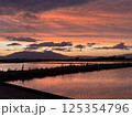 夕焼け 125354796