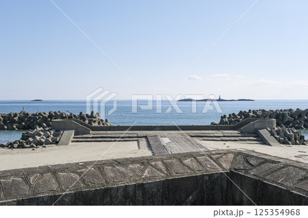 神武天皇御船出の地で有名な宮崎県の美々津海岸 125354968