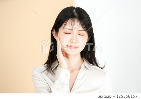 女性 スキンケア 女性 スキンケア 125356157